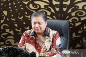 Menteri Koordinator Bidang Perekonomian Airlangga Hartarto 696x464