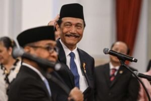 Ketua Dewan Ekonomi Nasional DEN Luhut Binsar Pandjaitan 696x464