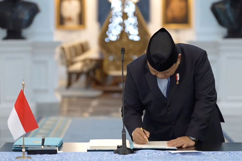Presiden_Prabowo_Subianto_menandatangani_UU_BUMN_yang_menjadi_dasar_pembentukan_Danantara_Senin_242 2025_02_24 14_24_15_f98fdda3a2a54006bdb2659173c51959_960x640_thumb