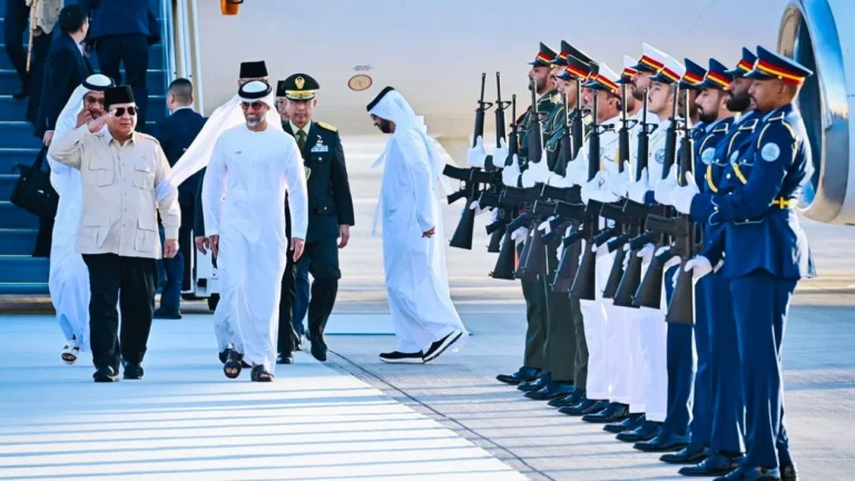 67f72230e304c-presiden-prabowo-subianto_padang