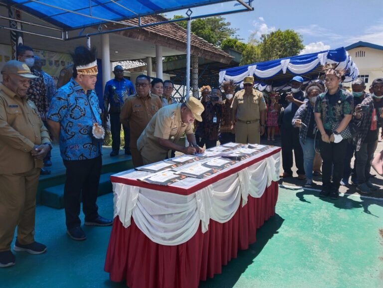 Dirjen-P2P-Kemenkes-RI-saat-menyaksikan-penandatangan-komitmen-Pemerintah-Percepatan-eliminasi-Malaria-di-Papua-sekaligus-dukungan-deklarasi-BABS