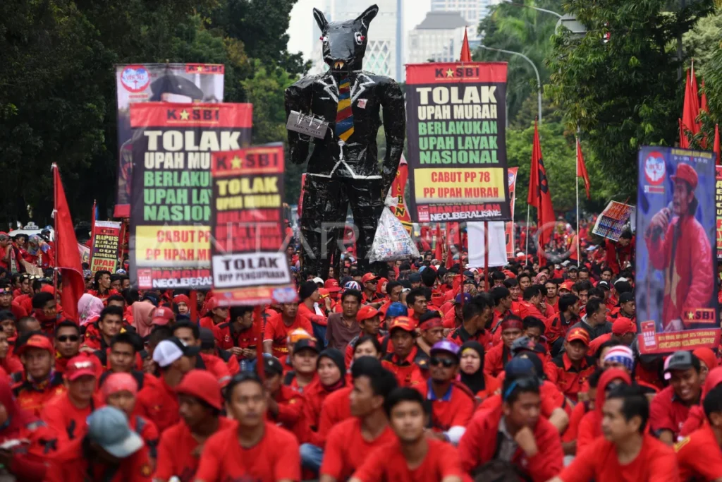 aksi-menuntut-kesejahteraan-buruh-dr1u-dom
