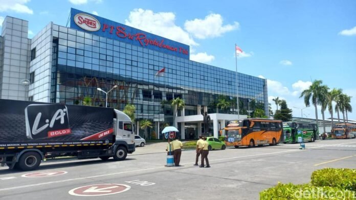 pabrik-pt-sritex-di-kecamatan-sukoharjo-kabupaten-sukoharjo-kamis-24102024-1_169-696x392