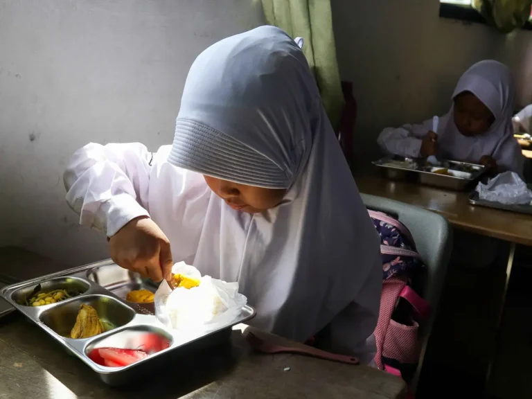 089535700_1736154494-20250106-Makan_Bergizi_Gratis-HER_4