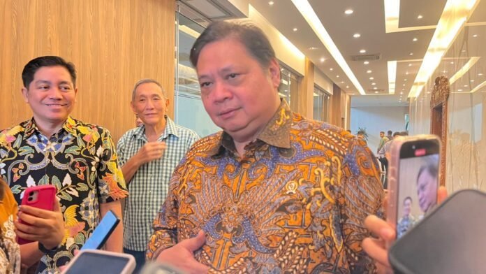 Menteri-Koordinator-Bidang-Perekonomian-Airlangga-Hartarto-satgas-deregulasi-696x392