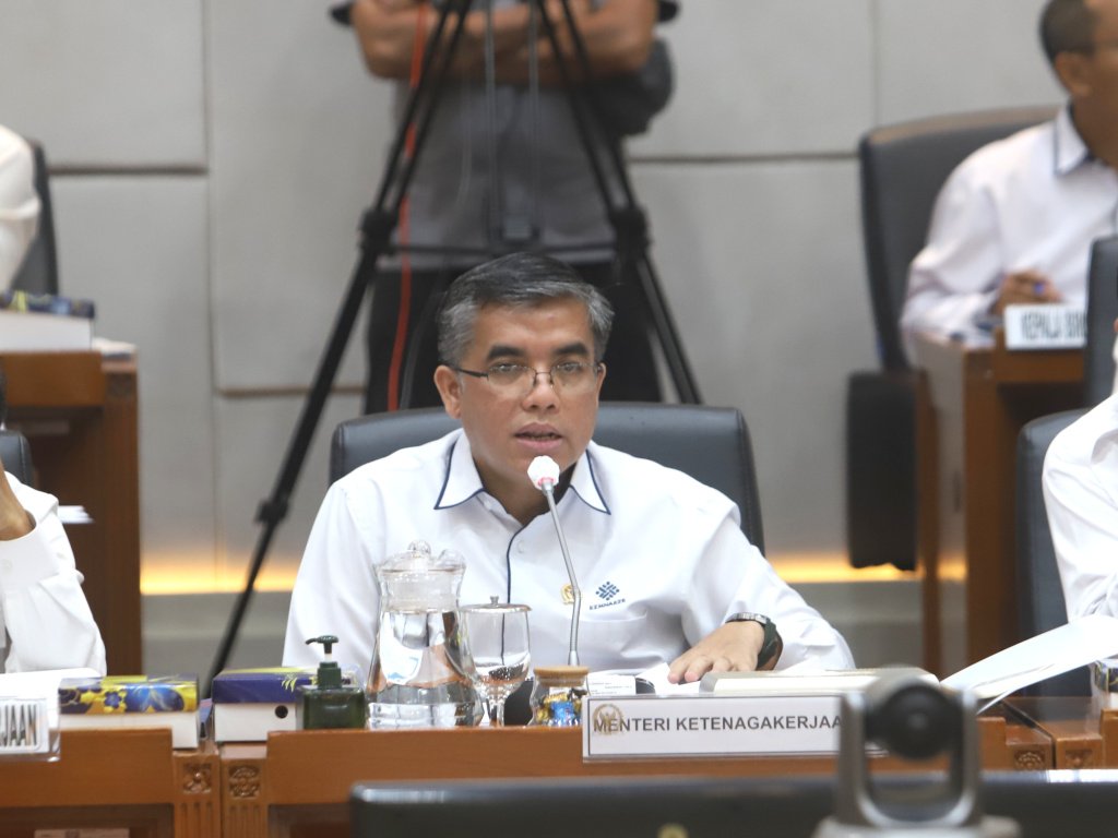 komisi-ix-dpr-gelar-raker-dengan-menteri-ketenagakerjaan-bahas-evaluasi-phk-sektor-industri-padat-karya1-05052025-142900