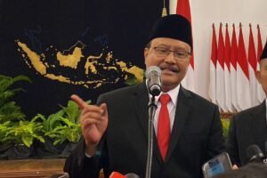 Menteri-Sosial-Saifullah-Yusuf-2-300x200