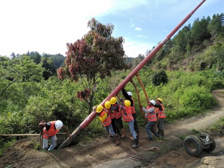 PLN-Listriki-14-Desa-Di-Luwuk-Sulawesi-Selatan