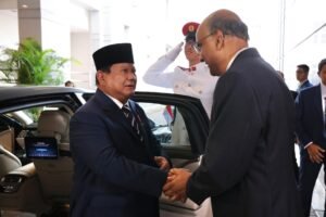 Presiden-Singapura-Tharman-Shanmugaratnam-menerima-kehadiran-Presiden-Prabowo-di-Parliament-House-300x200