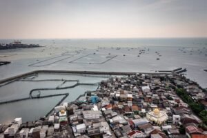 antarafoto-rencana-pembangunan-tanggul-laut-raksasa-di-pantura-jawa-1749727058-300x200