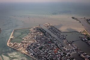 antarafoto-rencana-pembangunan-tanggul-laut-raksasa-di-pantura-jawa-1749727071-300x200