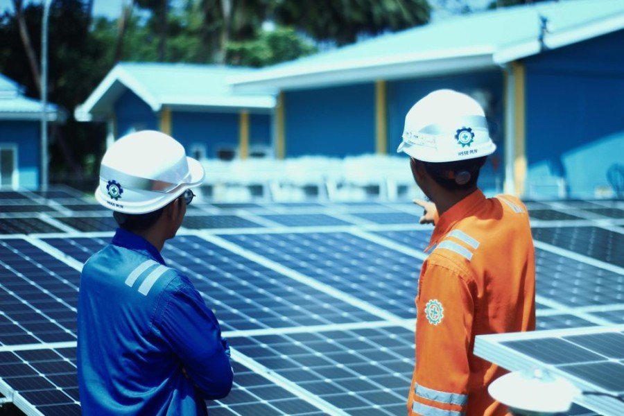39967810371-pln_indonesia_power_dan_iesr_perkuat_sinergi_transisi_energi_lewat_plts_muara_nusa_dua_bali