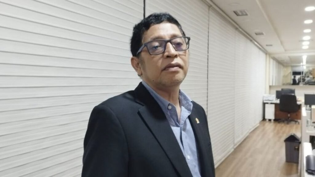 67620531f3873-ketua-badan-legislasi-dpr-ri-bob-hasan-di-kompleks-parlemen-jakarta_1265_711