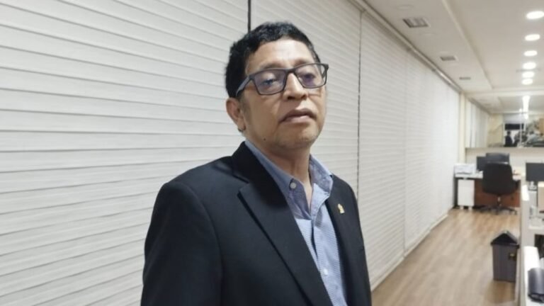 67620531f3873-ketua-badan-legislasi-dpr-ri-bob-hasan-di-kompleks-parlemen-jakarta_1265_711