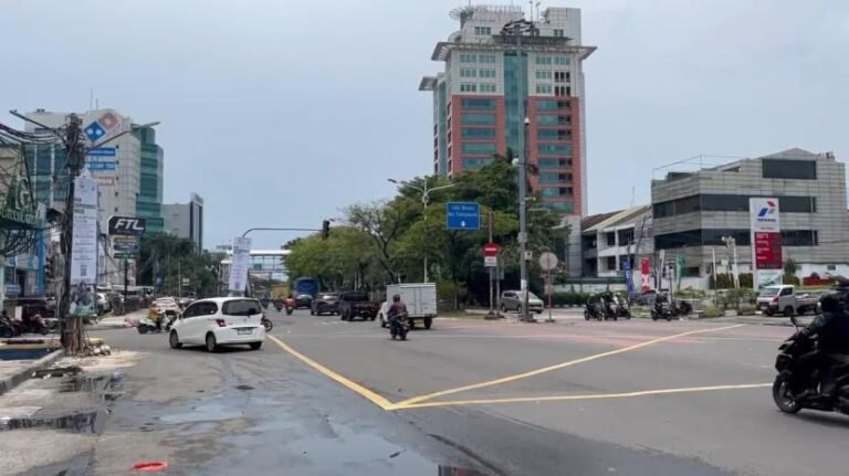 Lampu-lalu-lintas-mati-Lampu-merah-di-perempatan