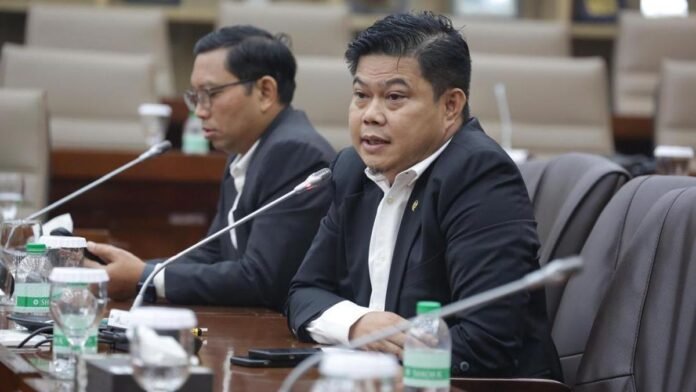 anggota-dpr-ri-komisi-i-oleh-soleh_169-696x392-1