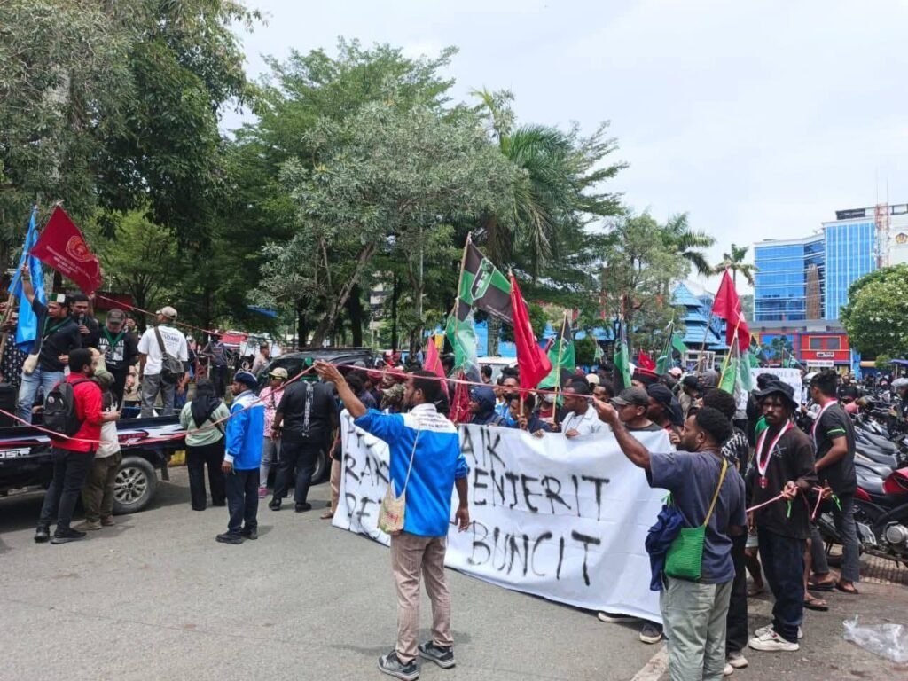 demo-dpr-di-papua-2