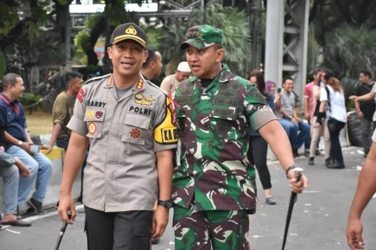 sinergi-tni-polri-sukseskan-pemilu-hingga-keamanan-sidang-phpu-di-mk-d4KThQOCH3