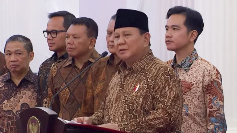 6715271d06c3c-presiden-prabowo-subianto-umumkan-menteri-dan-wakil-menteri-kabinet-merah-putih_1265_711.JPG