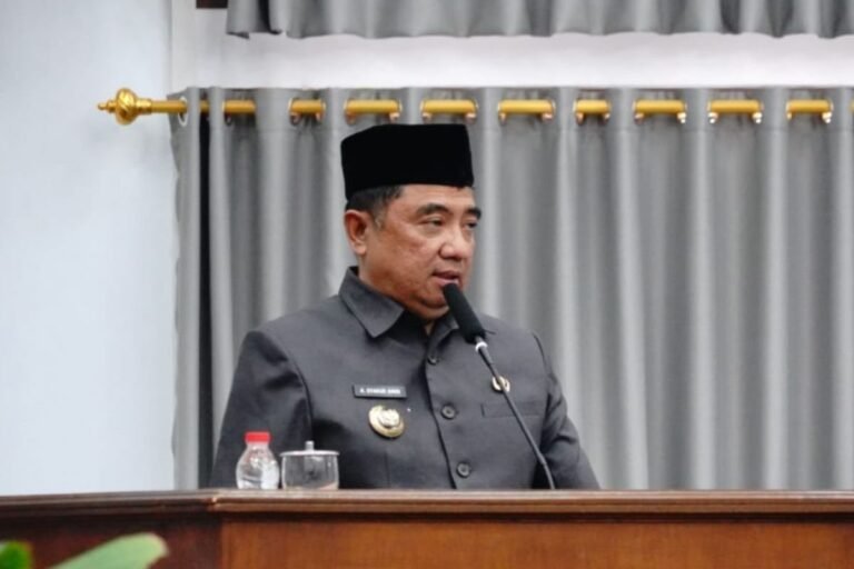 Bupati-Garut-Jawa-Barat-Abdusy-Syakur-Amin