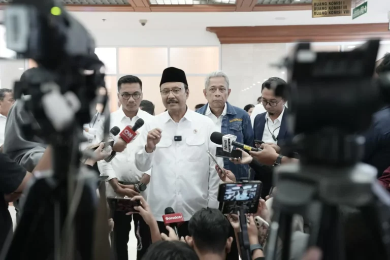Menteri-Sosial-Saifullah-Yusuf-bansos-judi-online.jpg-scaled-1-1536x1024