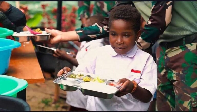 Program-Makan-Bergizi-Gratis-di-Papua-Sumber-Dokumentasi-Kogabwilhan-III-1