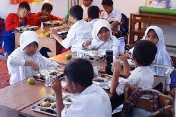 berita_1760432704-696x463-1