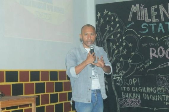 cendekia-papua-sekaligus-dewan-pembina-gerakan-mahasiswa-pap-izdv