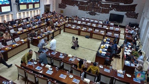 komisi-xi-dpr-ri-rapat-kerja-dengan-menteri-keuangan-ri-dengan-agenda-pembahasan-anggaran-sesuai-inpres-nomor-1-tahun-2025-kam_169-1