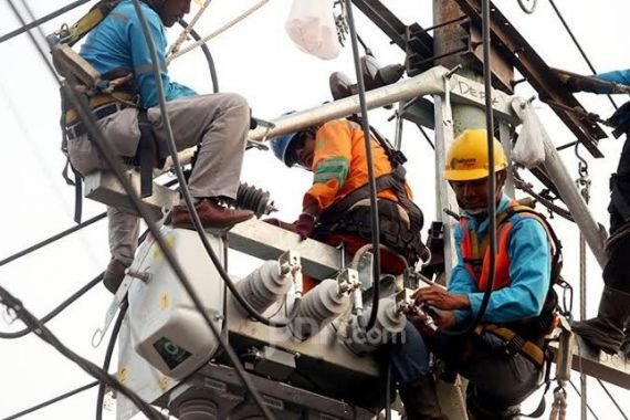 pln-siapkan-pemulihan-pasokan-listrik-seusai-banjir-di-kabup-q8ed