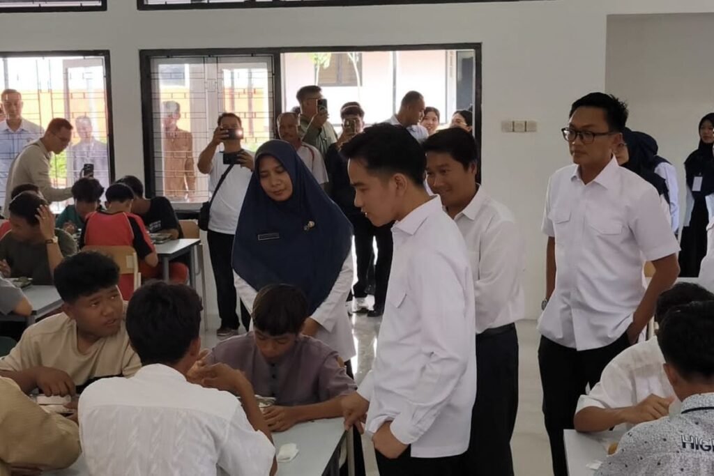 wakil-presiden-gibran-sekolah-rakyat