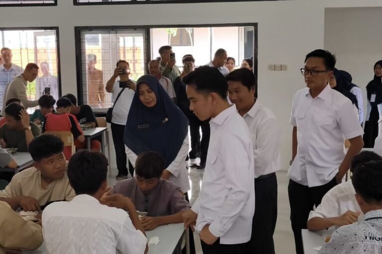 wakil-presiden-gibran-sekolah-rakyat