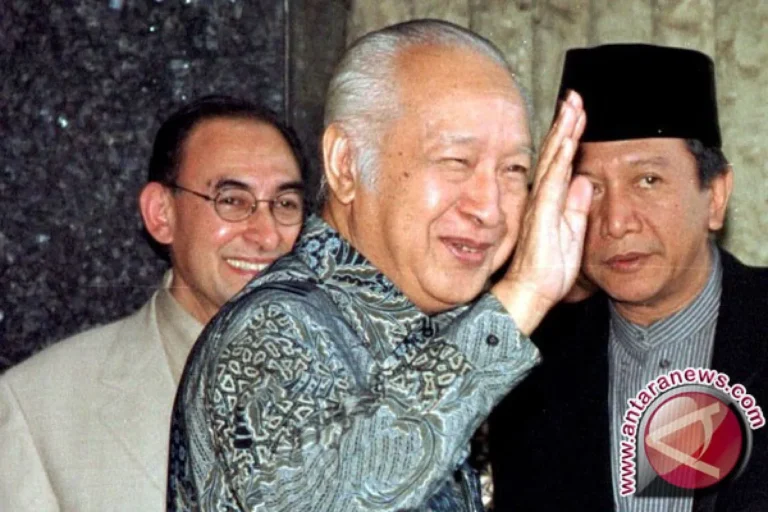 20171107soeharto.jpg-768x512