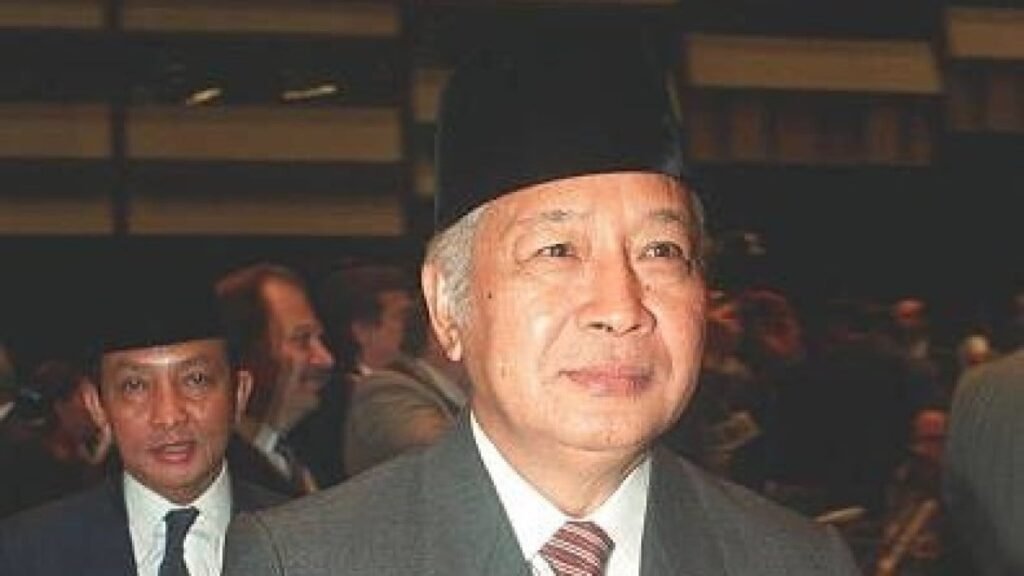 690d4d201ba5e-presiden-ri-ke-2-soeharto_techno