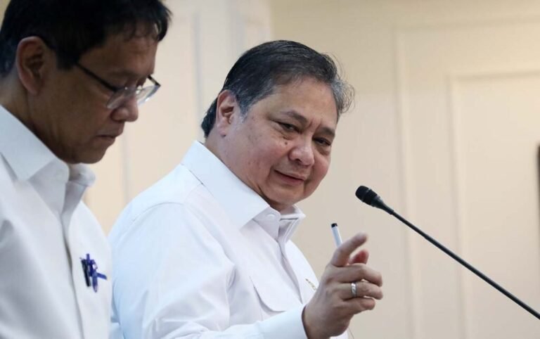 Menteri-Koordinator-Bidang-Perekonomian-Airlangga-Hartarto-program-magang-nasional-1024x643