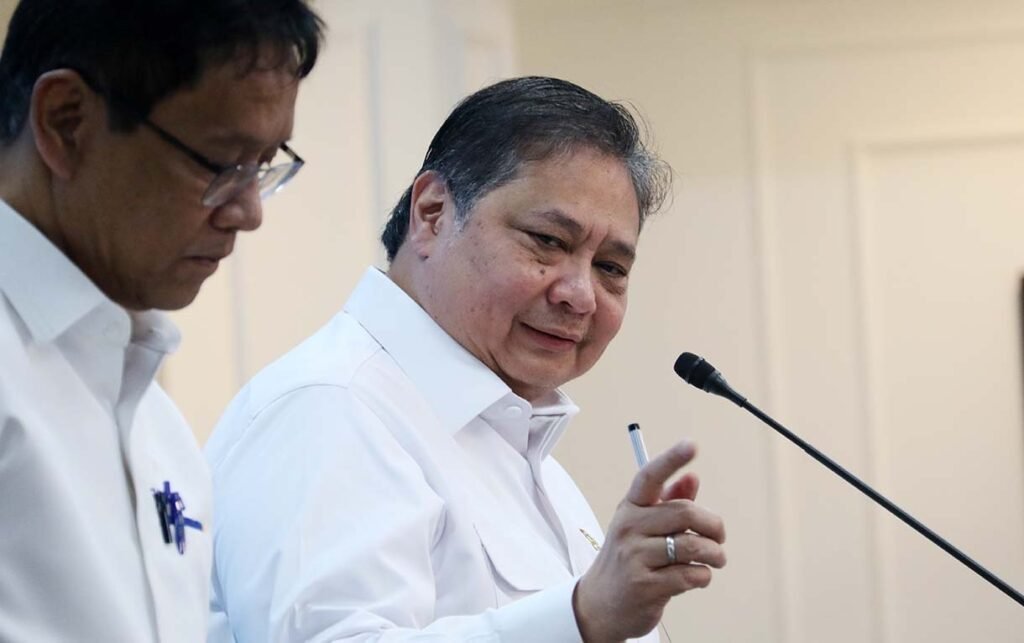 Menteri-Koordinator-Bidang-Perekonomian-Airlangga-Hartarto-program-magang-nasional-1024x643