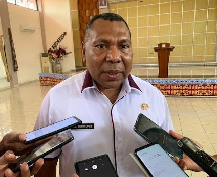 Wakil-Gubernur-papua-Aryoko-Rumaropen-2