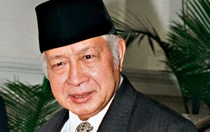 sepintas-tentang-soeharto-yang-tumbang-20-tahun-lalu-di-tanggal-21-mei_m_214244