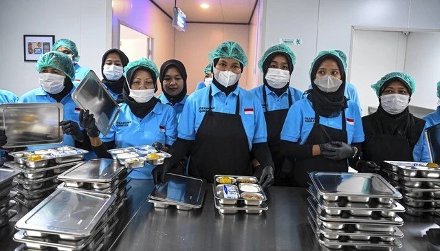 40089061212-program_mbg_tingkatkan_gizi_dan_buka_lapangan_kerja_anak_muda