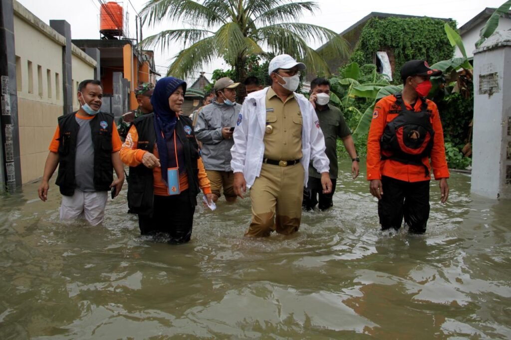 G-ratusan-rumah-terendam-banjir-di-makassar-tzi