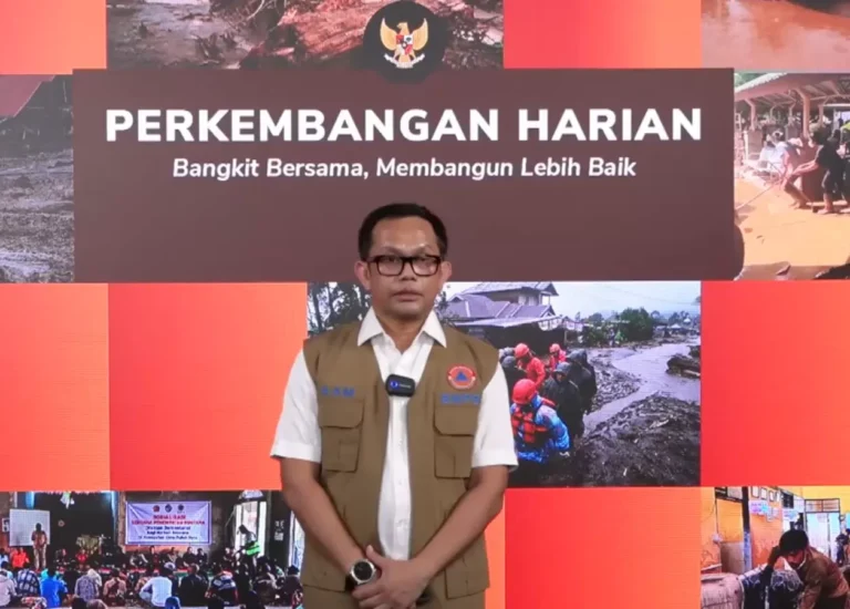 Kepala-Pusat-Data-Informasi-dan-Komunikasi-Kebencanaan-BNPB-Abdul-Muhari-distribusi-harian-banjir-sumatera.png