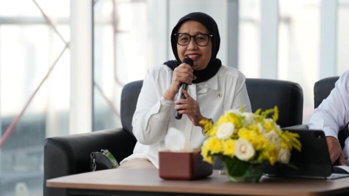 Wakil-Kepala-BGN-Nanik-S.-Deyang-mbg-makan-bergizi-gratis-696x391