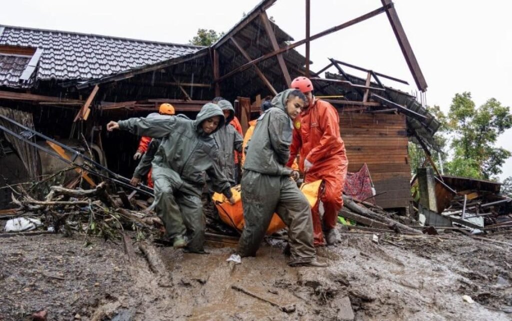 banjir-bandang-malalak-agam-9-korban-dievakuasi-tim-sar-hadapi-medan-ekstrem-075836