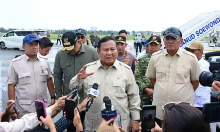 prabowo-instruksi-percepatan-pembangunan-huntara-huntap-korban-bencana-sumatera-780x470