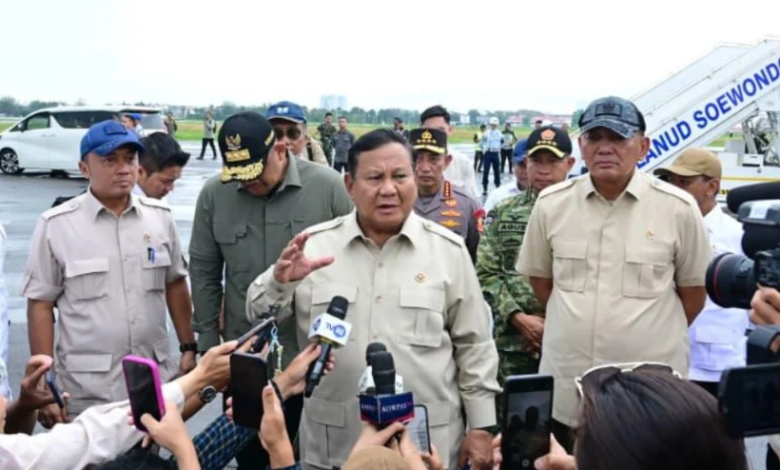 prabowo-instruksi-percepatan-pembangunan-huntara-huntap-korban-bencana-sumatera-780x470