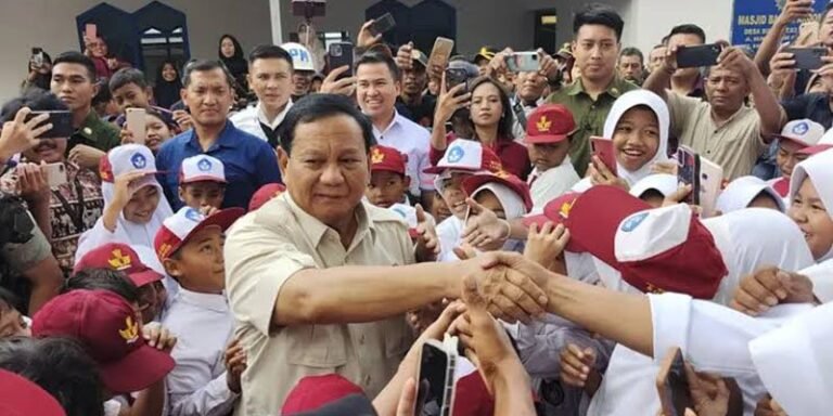 615942_05344616012025_Presiden_Prabowo_Subianto_menyapa_siswa_Ist