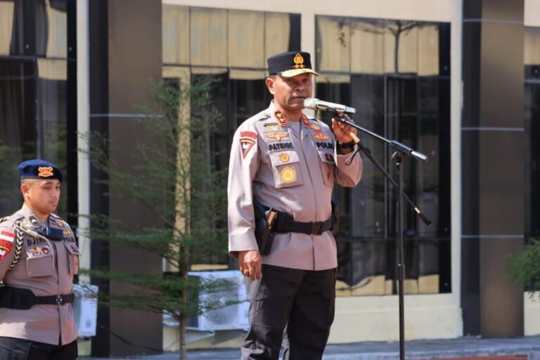 Kapolda-Papua-Irjen-Pol-Patrige-Renwarin-opm