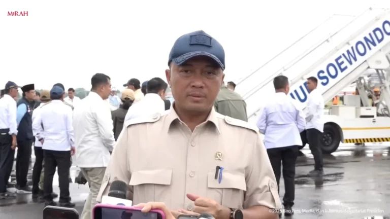 Menteri-Sekretaris-Negara-Prasetyo-Hadi-banjir-sumatera.jpeg-1536x863