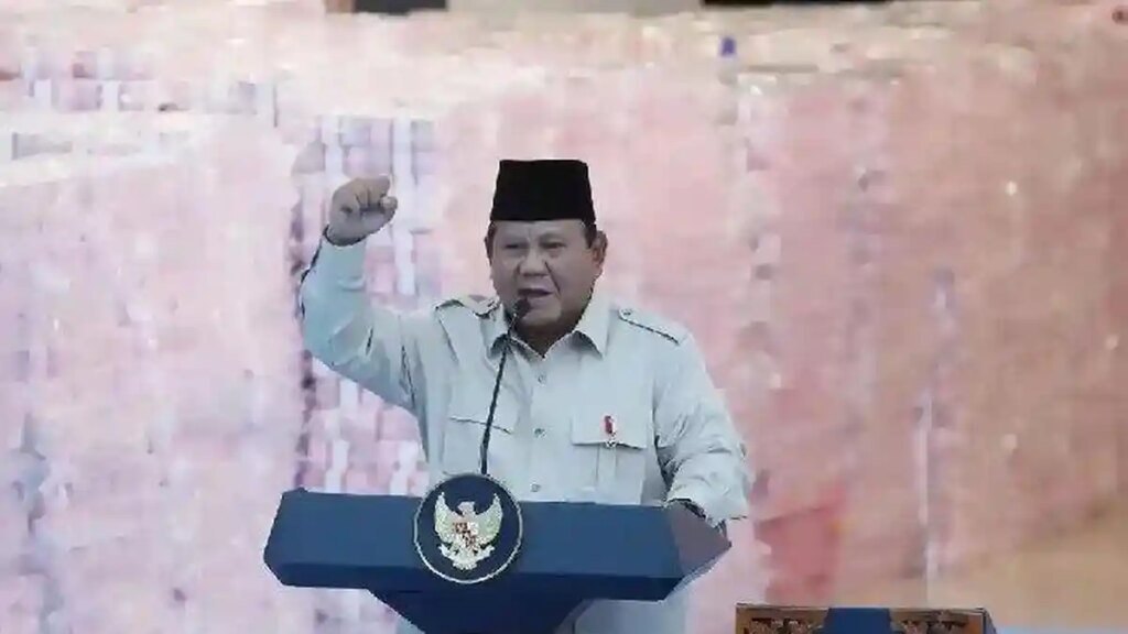 Presiden-Prabowo-Subianto-memberikan-kata-sambutan-pada-acara-seremoni-penyerahan-uang