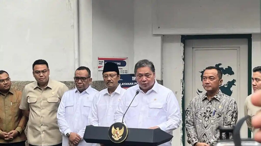 Airlangga-Hartarto-di-Kantor-Pos-d54